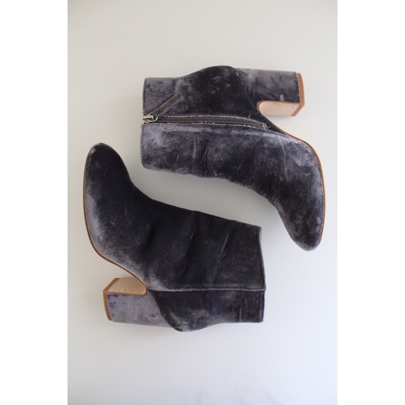 Zara Shoes - • ZARA BLUE GREY VELVET BLOCK HEEL SZ 36/6 •